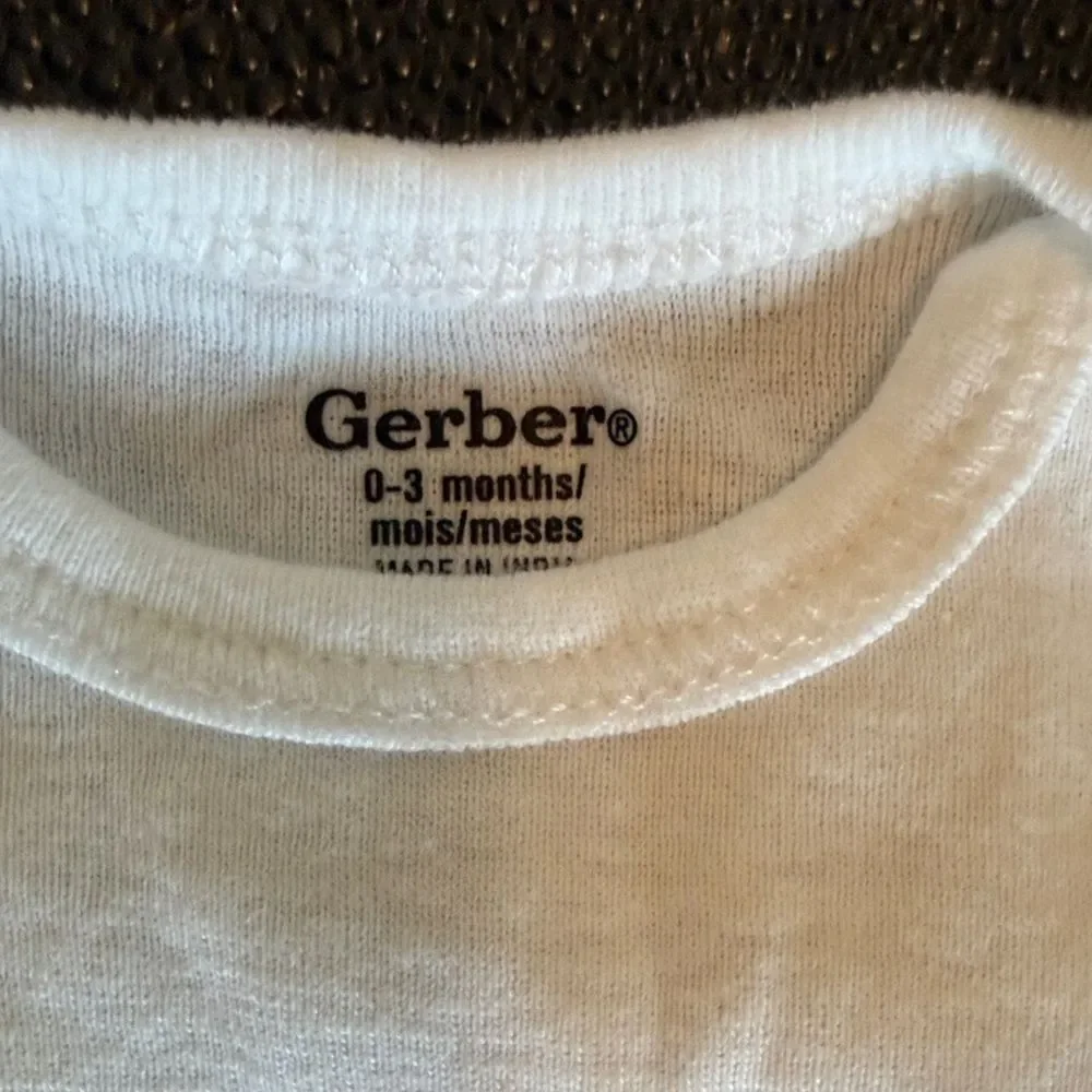 Gerber Classic White Baby Bodysuit size 0-3 months